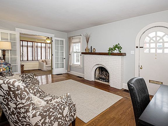 4th image of 3332 Royal Pl
