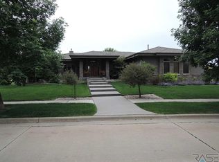 343 W Laquinta Cir, Sioux Falls, SD 57108