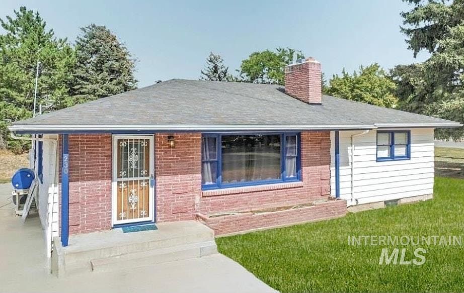 1st image of 230 E Avenue I