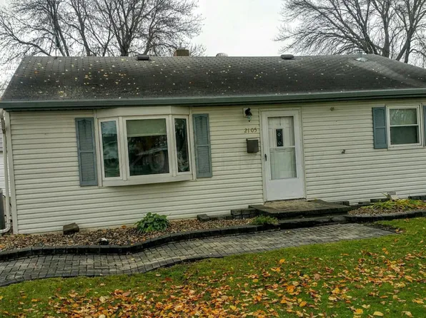2105 5th Ave S, Fargo, ND 58103