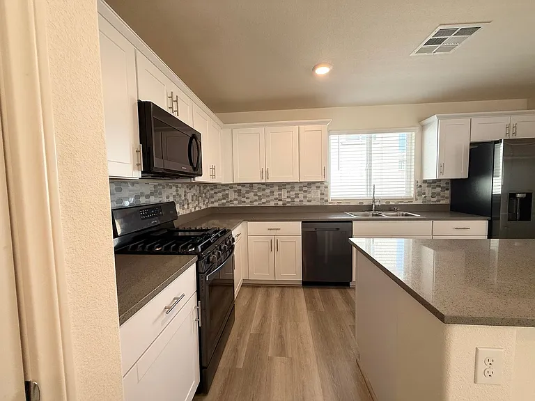 3720 Brilliant Sunset St — Photo 7