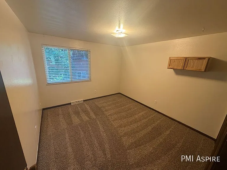 421 Bimson Ave — Photo 6