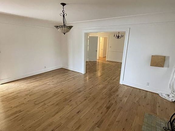4th image of 1941 N Vermont Ave #9902901