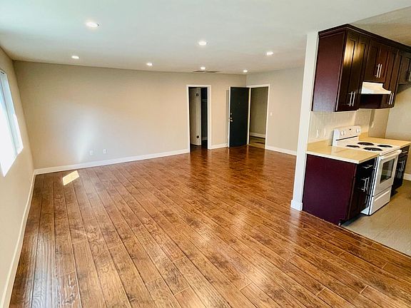 2nd image of 1136 N Central Ave APT 303