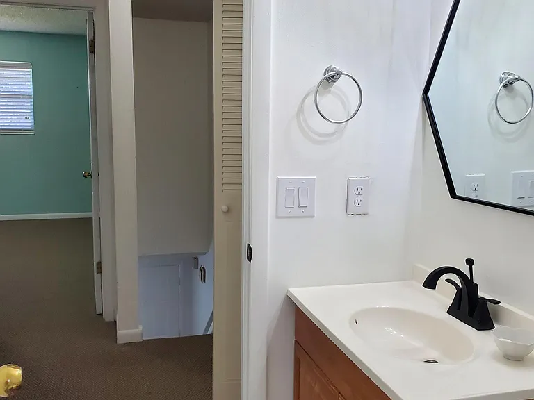 3417 SW 28th Ter #D — Photo 18