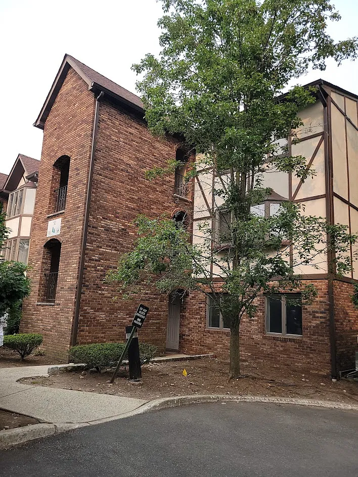 3 bed, 2.5 bath, 2068 sqft, $4,900 — Photo 2