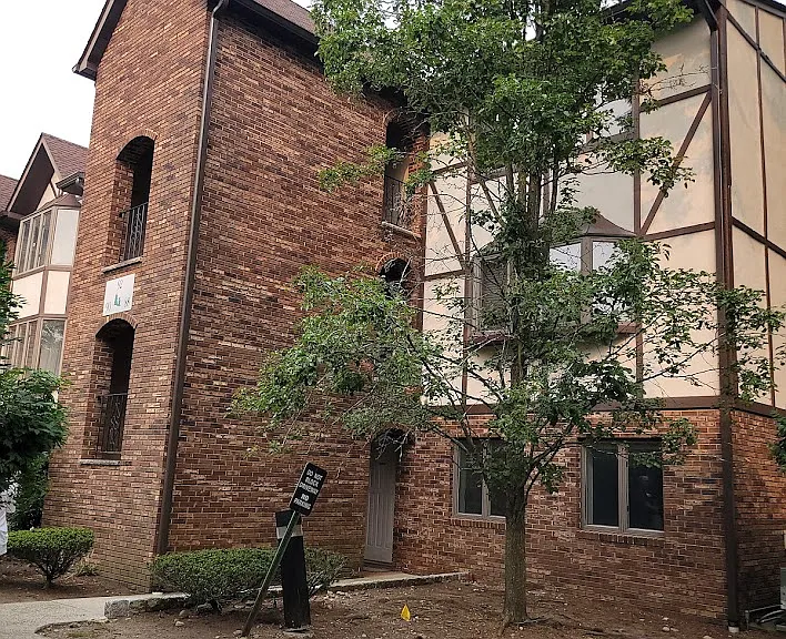 88 Hawthorne Ave — Photo 2