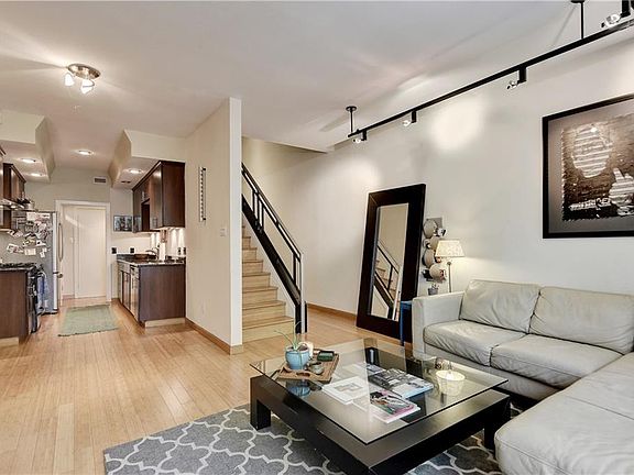 5th image of 606 W Lynn St APT 20