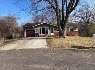3 Brooklawn Ct, Pekin, IL 61554
