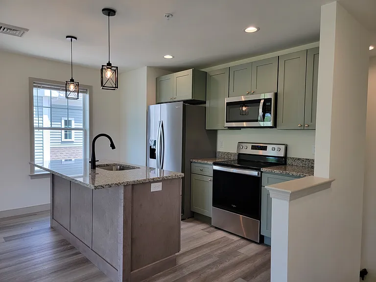 11 Yacht Ave #B — Photo 8
