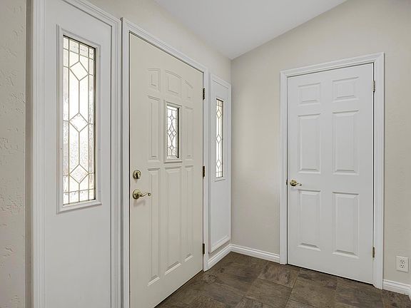 3rd image of 1501 Windridge Dr