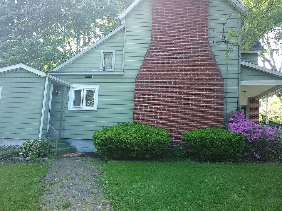 2nd image of 10011 Beeson St NE