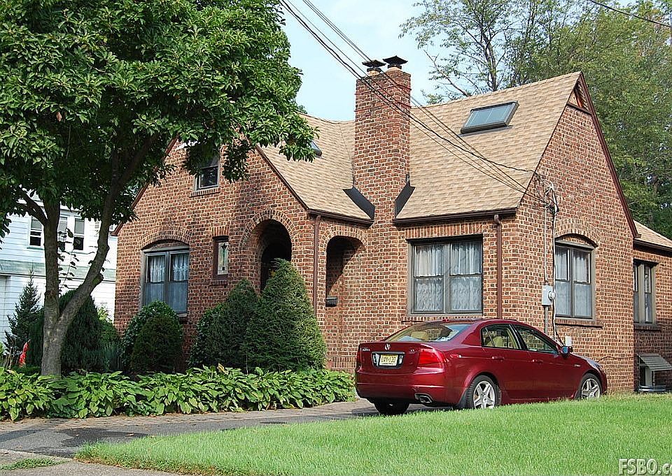 1st image of 13 Willow St #1X