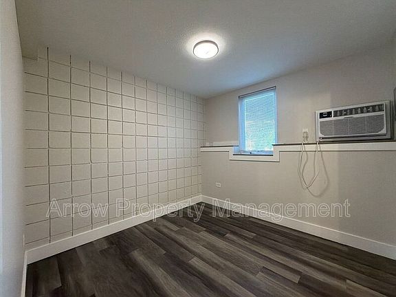 4th image of 877 N 26th St APT 17