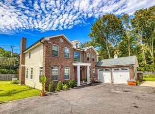 42 Skunks Misery Rd, Locust Valley, NY 11560