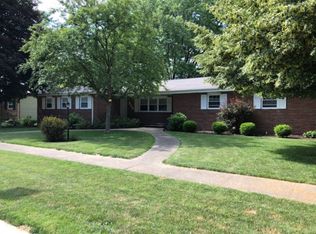 200 Cologne Ct, Arthur, IL 61911