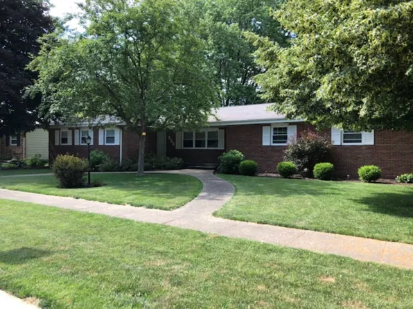 200 Cologne Ct, Arthur, IL 61911