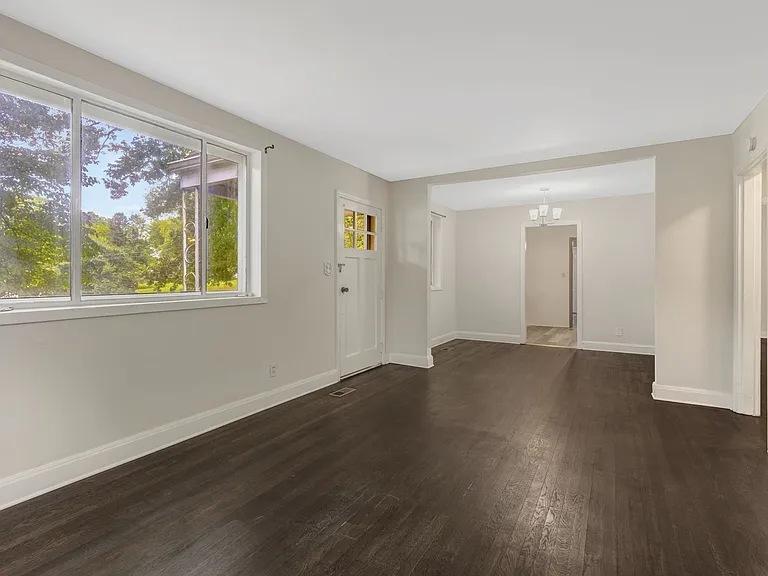 1301 Mercury Dr — Photo 7