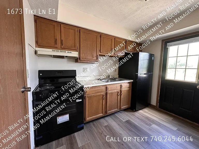 1673 Tiki Ln #E1 — Photo 2