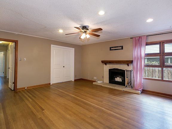 Living Room/Study