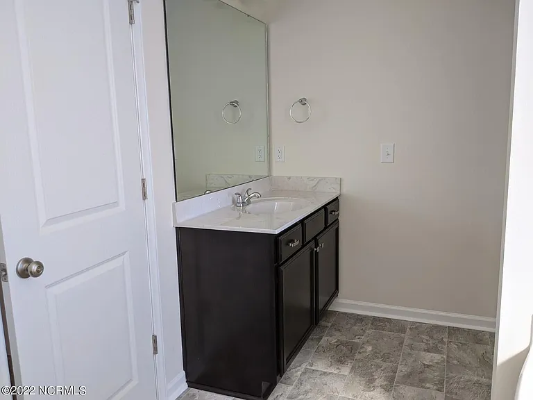 325 Sequoia Dr — Photo 10