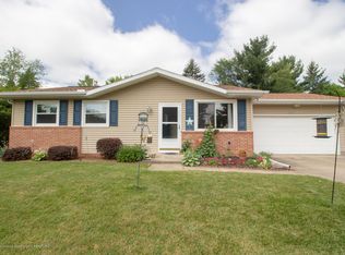 2201 Beacon Hill Dr, Lansing, MI 48906