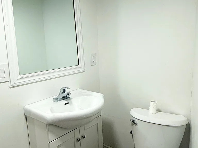 2385 Strathmore Cres #BASEMENT — Photo 8