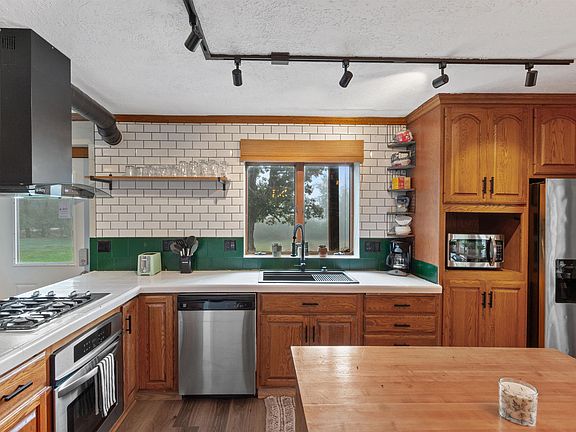 4th image of 2387 7th Ave