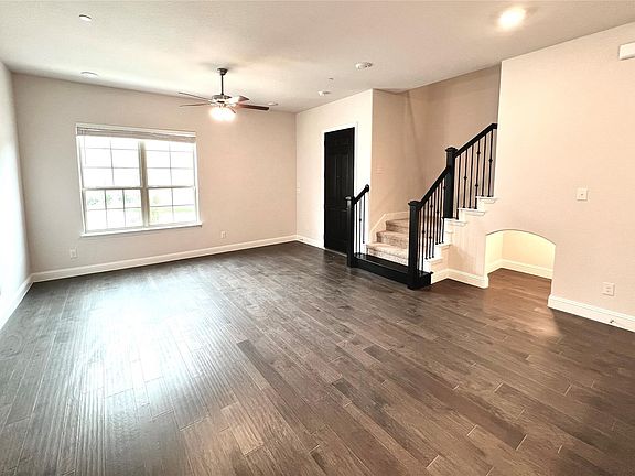 3rd image of 2909 Troutt Dr