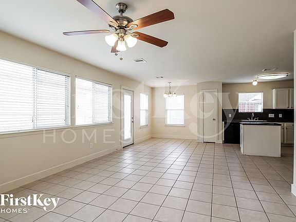 4th image of 20830 Settlers Lake Cir N