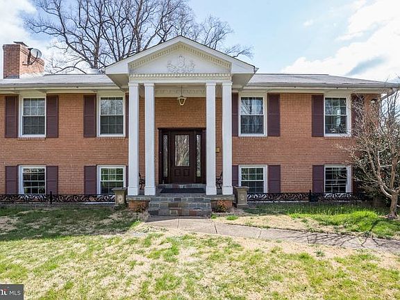 5th image of 2623 Woodley Pl