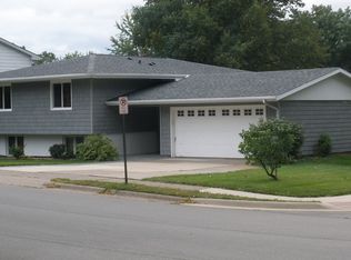 3530 Hillcrest Rd, Dubuque, IA 52002