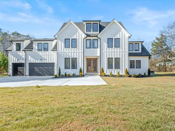 10541 E Brainerd Rd, Apison, TN 37302