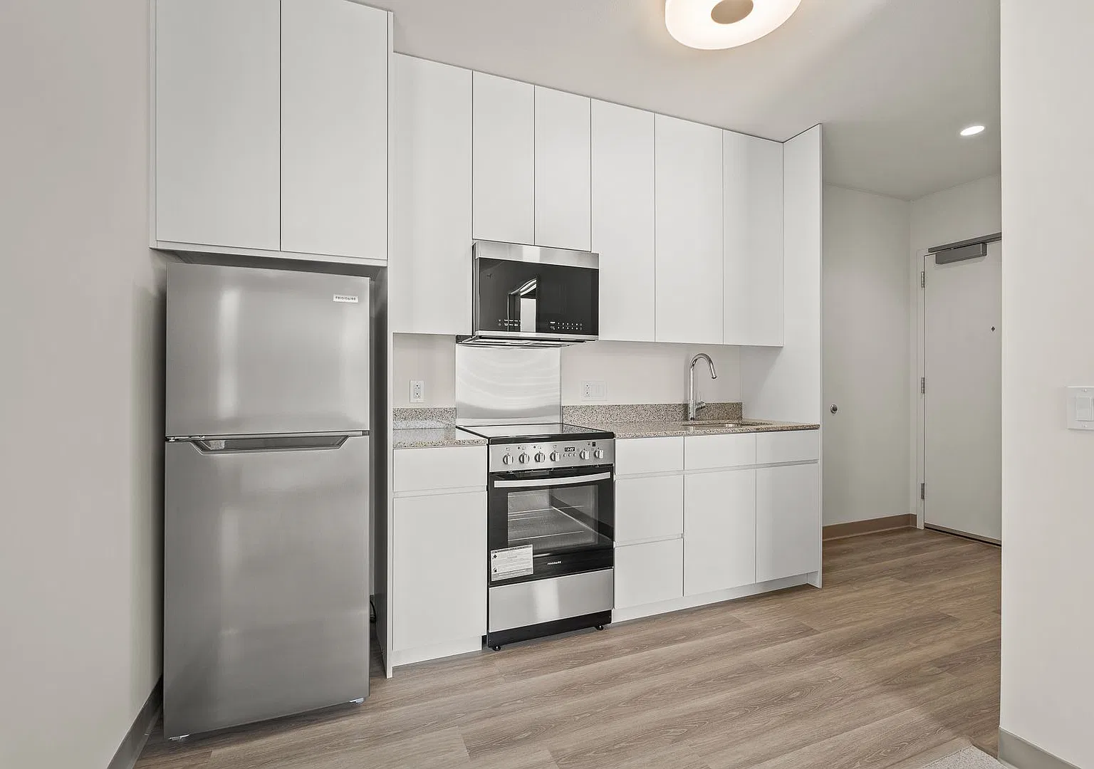 Modern 2-bedroom / 1-bathroom at The Flats at Sky Ala Moana East — Photo 1