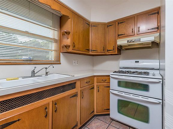 5th image of 55825 Oak Manor Pl