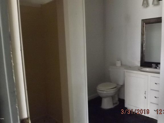 3rd image of 642 W 2nd St