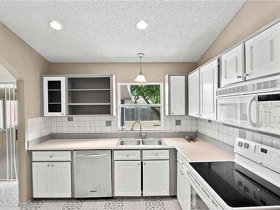 5th image of 15719 Sausalito Cir