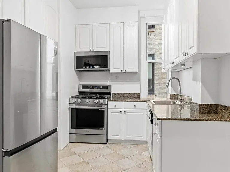 50 W 67th St #2F — Photo 5