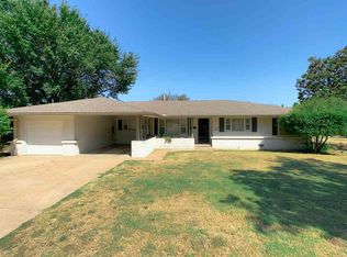 422 Drake Dr, Ponca City, OK 74604