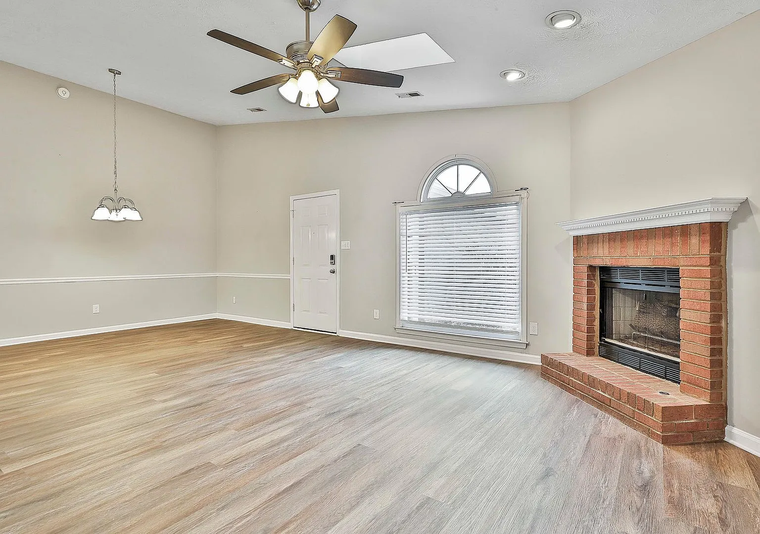 Immaculate 2bed/2ba in Fayetteville with Lawn Care Included — Photo 3