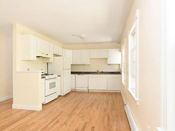 2nd image of 31 Roberts Rd #2