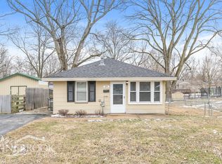 24 McNulty Dr, Florissant, MO 63031