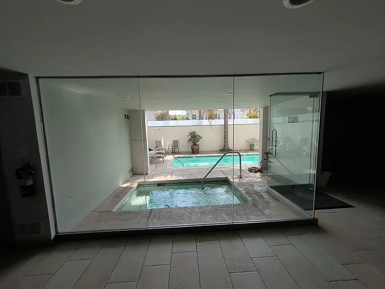 415 Montana Ave — Photo 30