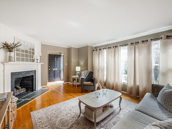 5th image of 3620 E Woodside Ave