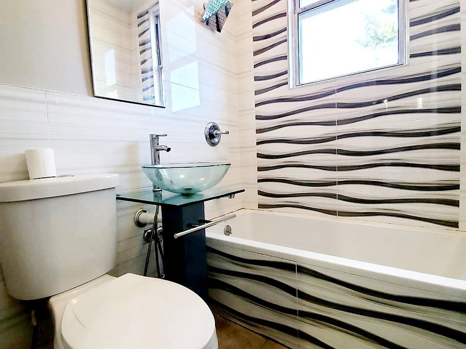 2nd image of 1164 Summit Ave #2E