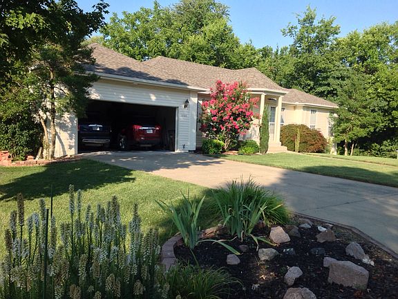 2nd image of 1725 Greenbrier Dr