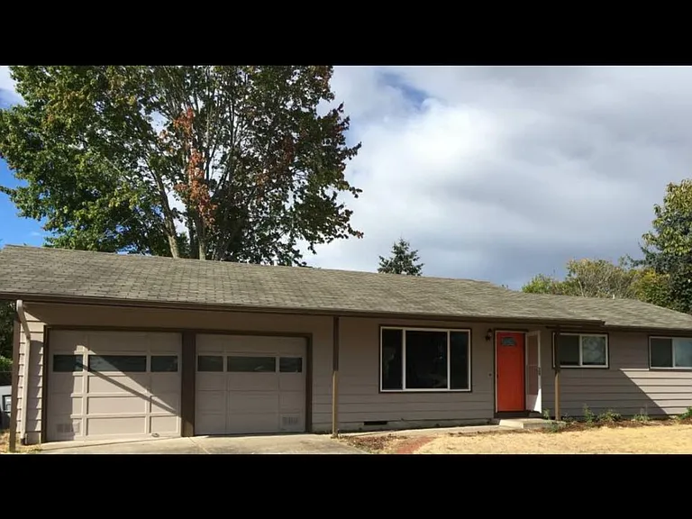 3490 NE Dorchester Way — Photo 4