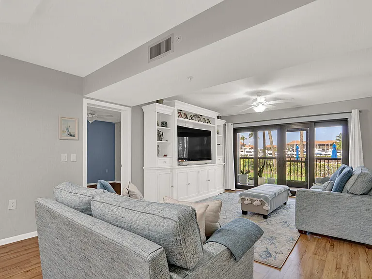 701 Seafarer Cir #105 — Photo 4