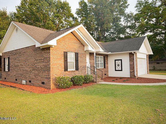 3rd image of 134 Live Oak Dr