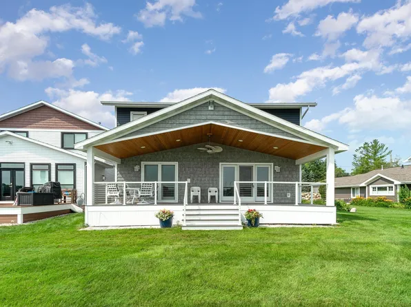 5734 Lake Shore Dr, Weidman, MI 48893